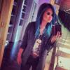 Demi Lovato pintou o cabelo de azul para participar de um programa de televisão nos Estados Unidos