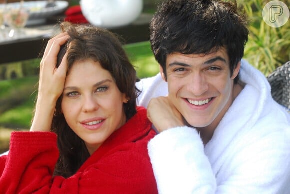 Bárbara Paz e Mateus Solano não estão trabalhando juntos pela primeira vez. Em 2009, na novela 'Viver a Vida', ela era Renata e ele Miguel