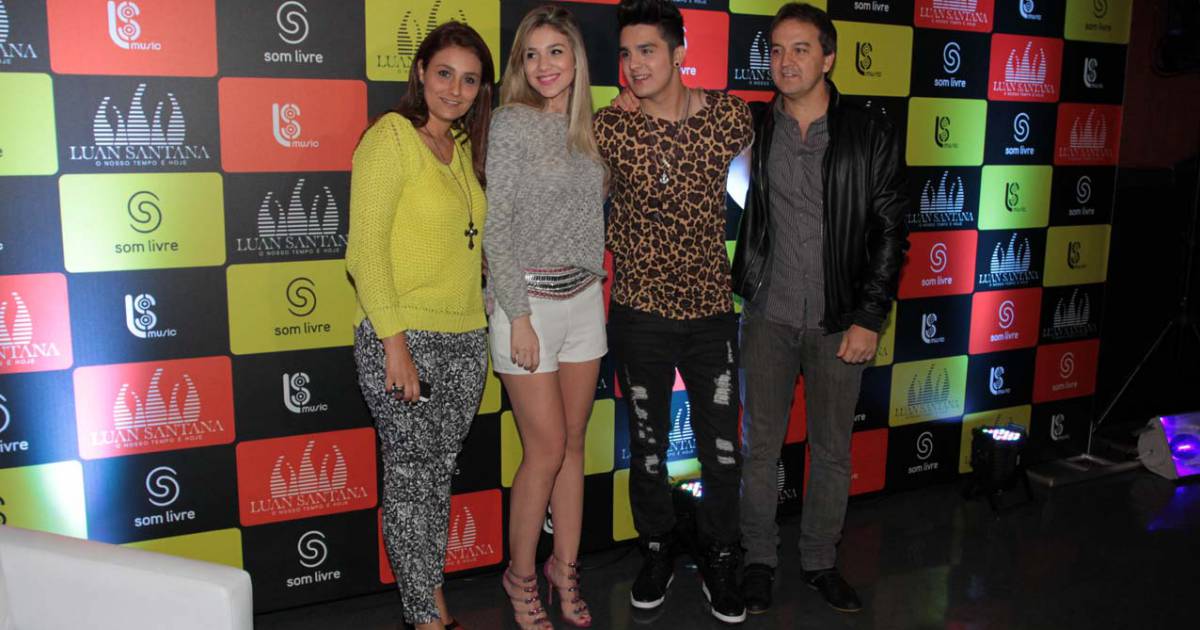 Luan Santana divulga DVD 'O nosso tempo é hoje' com camisa de oncinha Purepeople Luan Santana divulga DVD 'O nosso tempo é hoje' com camisa de oncinha Purepeople