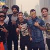 Neymar e Daniel Alves com colegas da Seleção Brasileira na China