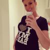 Ana Hickmann está feliz da vida com o desenvolvimento de seu primeiro filho, Alexandre. A apresentadora publicou uma foto com uma camisa escrito: 'Eu amo meu filho'