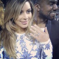 Kanye West pede Kim Kardashian em casamento no dia do aniversário da socialite