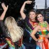 Susana Vieira se diverte com David Brazil e Viviane Araújo na 13ª edição da Parada do Orgulho LGBT de Madureira