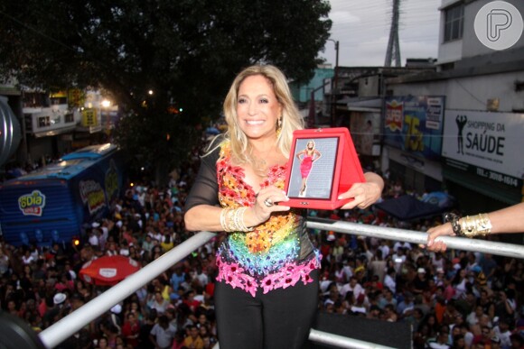 Susana Vieira é homenageada na Parada do Orgulho LGBT de Madureira em 27 de outubro de 2013