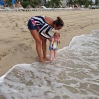 Filho de Flávia Sampaio e Eike Batista curte praia em Miami: 'Primeira vez'