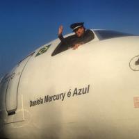 Daniela Mercury batiza avião com seu nome: 'Primeiro voo elétrico do planeta'