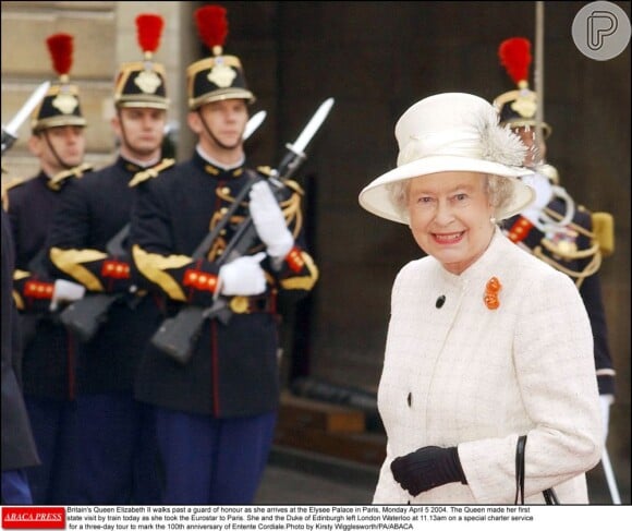 A rainha Elisabeth II participa de missa no Natal sem Kate Middleton e William