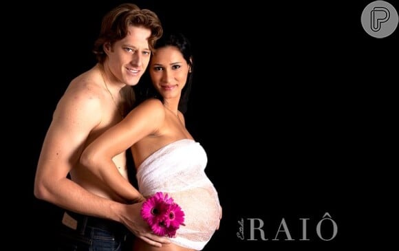 Aos oito meses de gravidez, Jaqueline Carvalho posou com o marido Murilo Endres para um ensaio fotográfico. Os jogadores de vôlei da seleção brasileira serão pais de Arthur, primeiro filho do casal