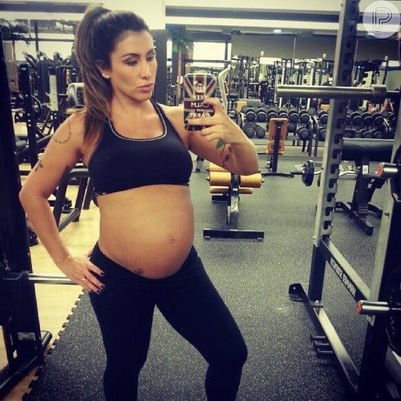A ex-BBB Jaque Khury está grávida de oito meses e meio do primeiro filho, Gael, com o namorado, Rafael Mello