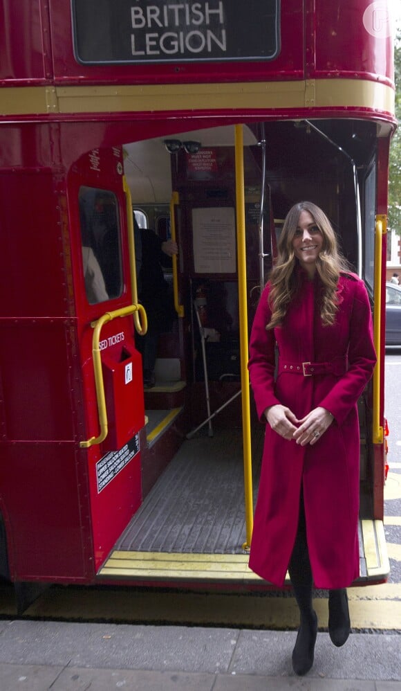 Kate Middleton andou de ônibus no 'Dia da Lembrança' em Londres