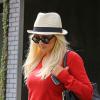 Christina Aguilera usa suéter e mostra a evolução de sua dieta