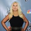 Christina Aguilera usa vestido preto na festa de lançamento do 'The Voice', em março de 2013