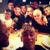 Neymar curte noite com os amigos em 26 de dezembro de 2012