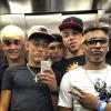 Neymar e amigos posam para a foto fazendo careta, em 26 de dezembro de 2012