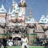Demi Lovato canta a música 'Let it Go' em gravação de especial de Natal na Disney