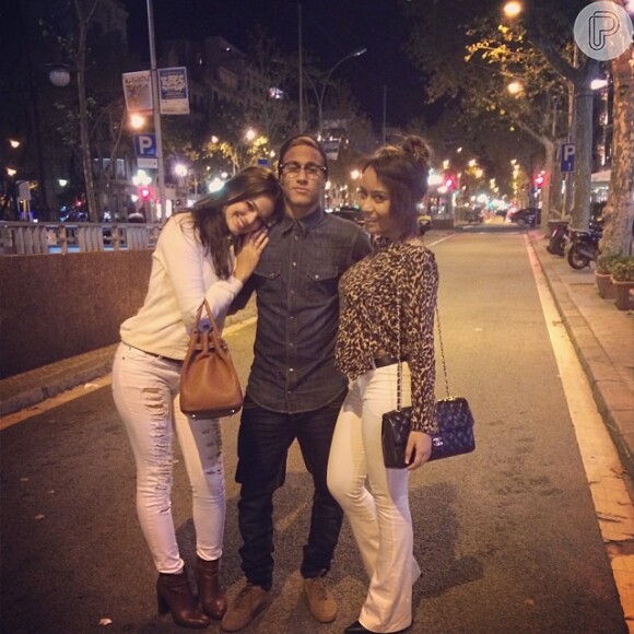 Antes de embarcar para Miami, Neymar recebeu a visita da namorada, Bruna Marquezine, e de sua irmã, Rafaella Beckran
