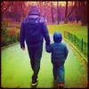 Cássio Reis passeia com o filho no Central Park, em Nova York, em 27 de dezembro de 2012
