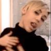 Em uma rádio londrina, Miley Cyrus satiriza vídeo feito por modelo brasileira com Justin Bieber