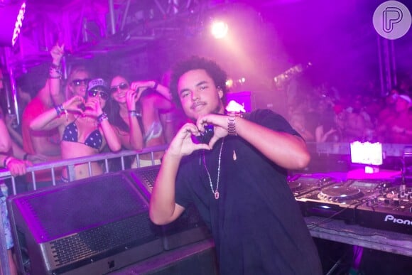 Connor,O DJ Connor animou o o segundo dia do evento Paradise Weekend, 15 de novembro de 2013, na Costa do Sauípe filho de Tom Cruise, faz às vezes de DJ na Costa do Sauípe