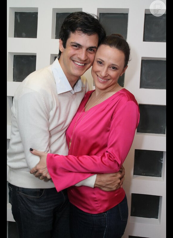 Mateus Solano participa de palestra e vai acompanhado da mulher, Paula Braun, em 17 de novembro de 2013