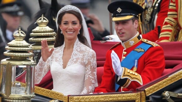Fatia do bolo de casamento de William e Kate, em 2011, é arrematado por R$ 9 mil