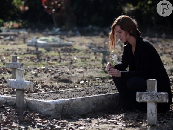 Silvia (Nathalia Dill) quer vingar a morte de seu pai, em 'Joia Rara'