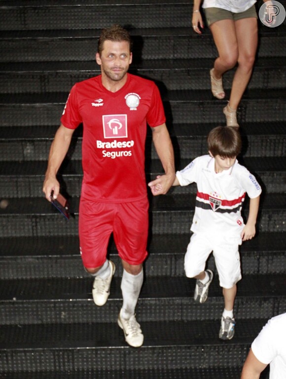 Henri Castelli leva o filho, Lucas, ao Jogo das Estrelas, em 27 de dezembro de 2012