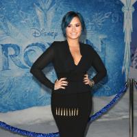 Demi Lovato participa da pré-estreia do filme 'Frozen' nos Estados Unidos