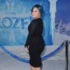 Demi Lovato posa para a foto na premiére do filme 'Frozen - Uma aventura congelante'