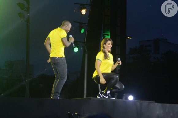 Ivete Sangalo se diverte com Thiaguinho no palco do Nike Festival