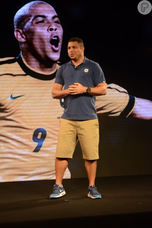 Ronaldo participa do lançamento da nova camisa da Seleção Brasileira