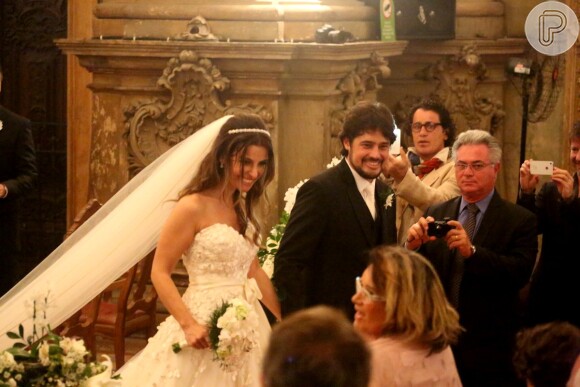 O cineasta René Sampaio e a atriz Bruna Spínola se casaram em uma igreja no Centro do Rio