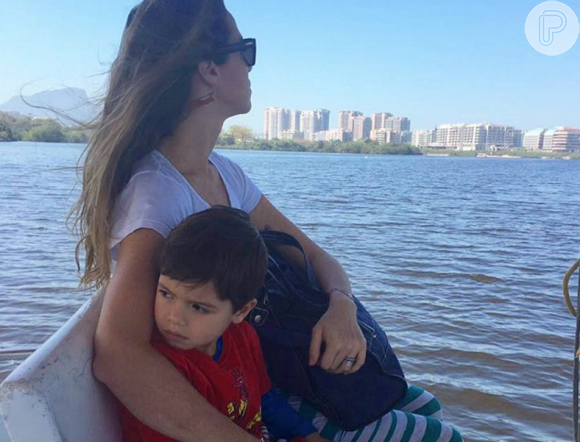 Luana Piovani não poderá levar Dom, de 4 anos, para a sua temporada em São Paulo porque o menino já frequenta a escola