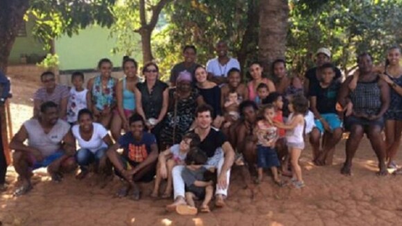 Sophie Charlotte e Daniel de Oliveira visitam quilombolas em MG: 'Casa aberta'
