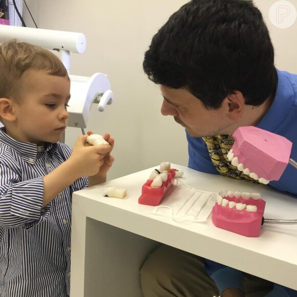 Ana Hickmann levou o filho, Alexandre Jr., ao dentista nesta quarta-feira, 17 de agosto de 2016