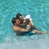Michael Phelps posa na piscina com noiva e filho após Olimpíada em foto postada pelo atleta nesta quarta-feira, dia 17 de agosto de 2016