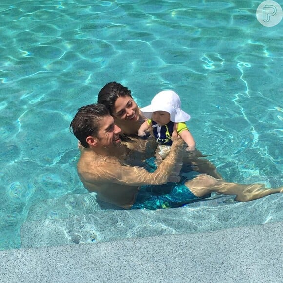 Michael Phelps posa na piscina com noiva e filho após Olimpíada em foto postada pelo atleta nesta quarta-feira, dia 17 de agosto de 2016