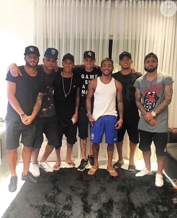 Neymar e alguns jogadores da seleção participaram de um encontro na casa de Nego do Borel, na quarta-feira, 17 de agosto de 2016