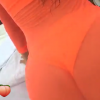 Kim Kardashian exibiu as curvas em uma saída de praia transparente
