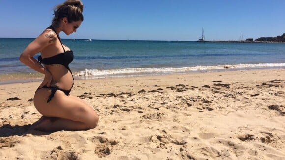 Kelly Key cuida do corpo na gravidez mesmo em viagem: 'Drenagem nas pernocas'