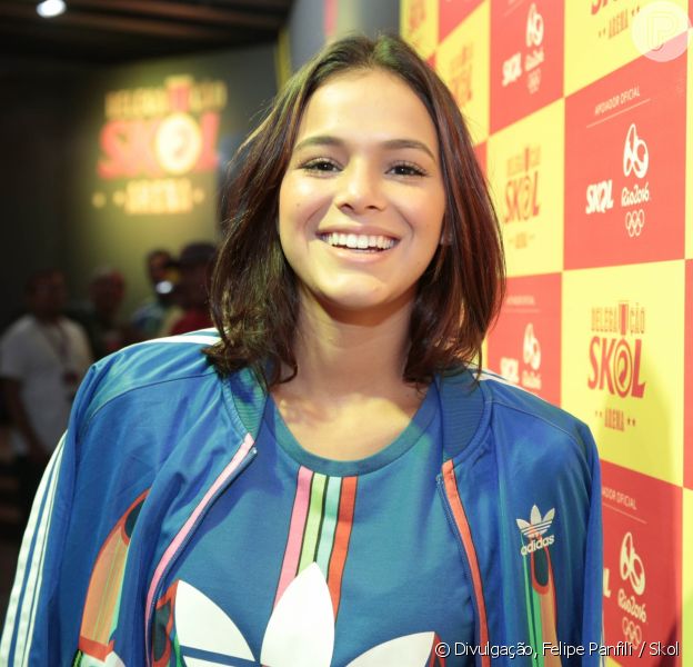 Bruna Marquezine, após férias em Cancún, no México, e nos Estados Unidos, onde passou por Orlando e Miami, entrou no clima da Olimpíada Rio 2016 nesta sexta-feira, 19 de agosto de 2016, marcando presença noi jogo entre as seleções de vôlei masculino do Brasil e da Rússia