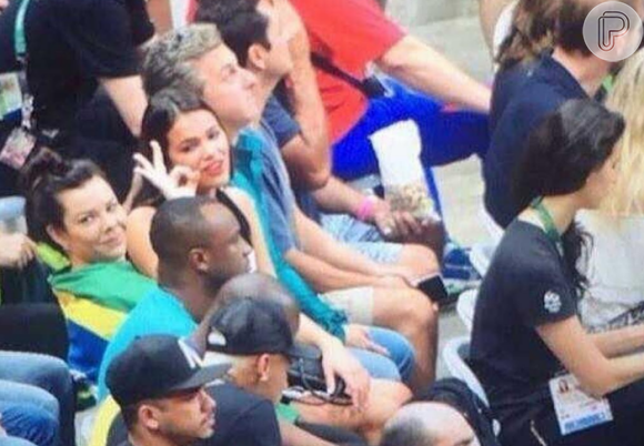 Neymar e Bruna Marquezine não sentaram lado a lado no Maracanãzinho, mas estavam bem próximos