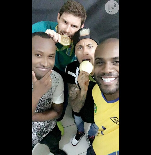 Thiaguinho contou com a presença de Bruningo, Neymar e Rafael Zulu na festa