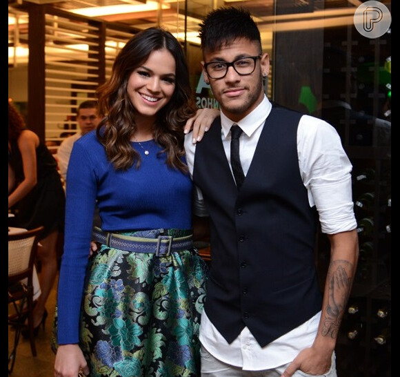 Neymar e Bruna Marquezine terminaram o namoro em agosto de 2014, mas o jogador está investindo pesado para retomar a relação, segundo amigos disseram ao jornal 'Extra'