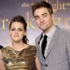 Kristen Stewart quer passar o Natal com Robert Pattinson, em 28 de novembro de 2013