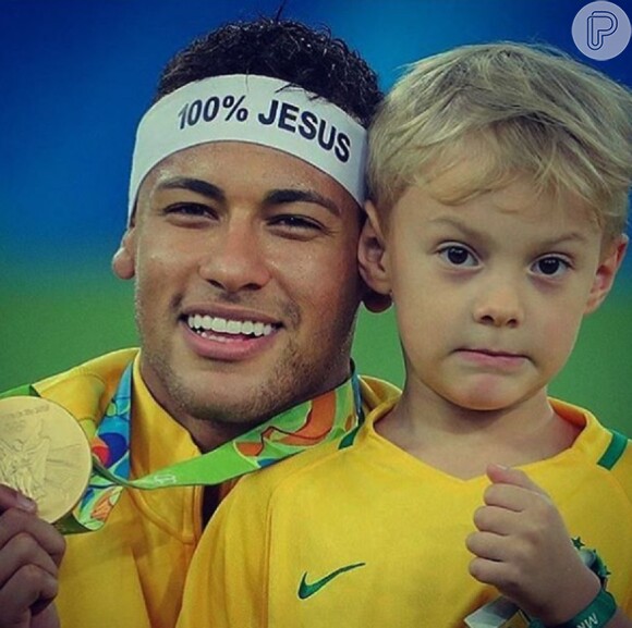 Neymar parabenizou o filho, Davi Lucca, pelo seu 5º aniversário, nesta quarta-feira, 24 de agosto de 2016: 'Parabéns Filho ... Que Deus possa te abençoar e iluminar seu caminho sempre. Papai te ama'