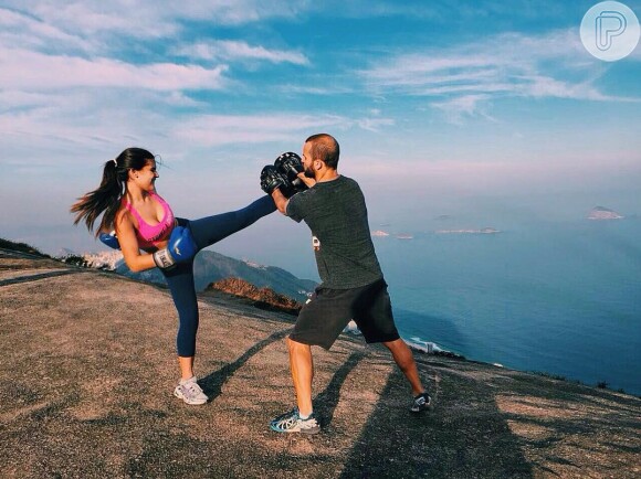 Giulia Costa já apareceu treinando no alto da Pedra Bonita, no Rio de Janeiro