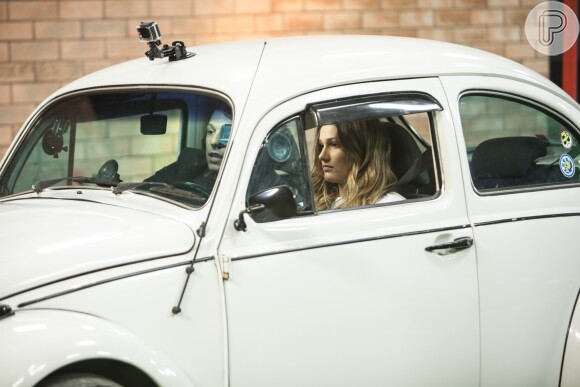 Sasha se divertiu ao ter 'aula' de direção com Fábio Porchat, no 'Programa do Porchat'