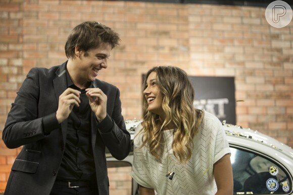 Sasha se divertiu ao ter 'aula' de direção com Fábio Porchat, no 'Programa do Porchat'