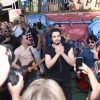 Luan Santana fez show de surpresa na Vila Madalena, em São Paulo, na tarde deste domingo, 28 de agosto de 2016